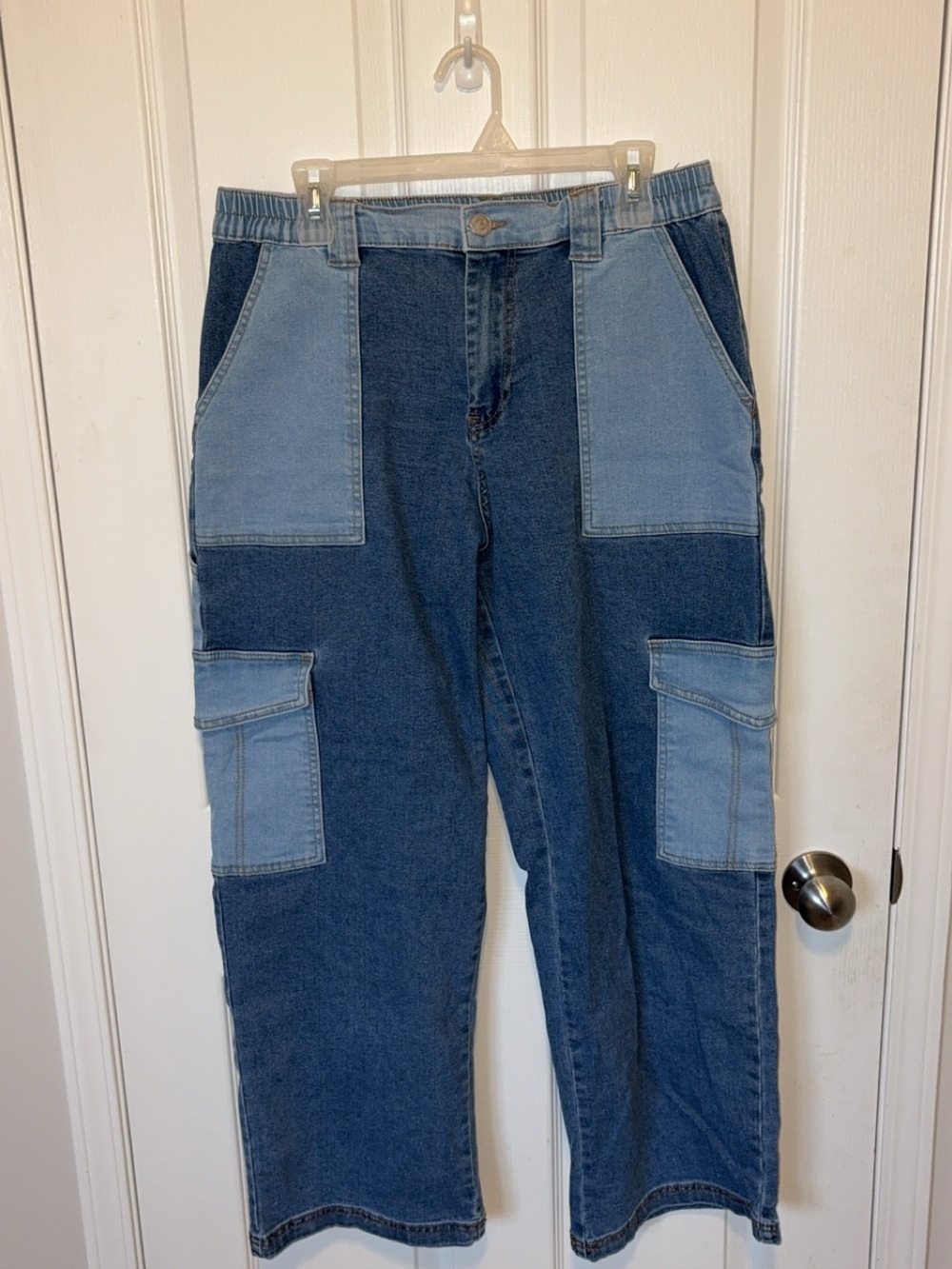 Two-Tone Patchwork Jeans - Picture 2 of 4
